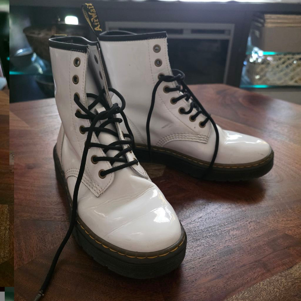Women's Dr. Martens Boots Size 8 White